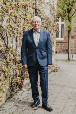 Portrait-und-reportagefotografie von Oskar Lafontaine beim Interview mit dem Spiegel. 