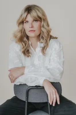 Professionelles Businessporträt einer Kommunikationsdesignerin 