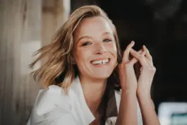 Authentische Portfolioaufnahmen eines Models beim Personal Branding Fotoshooting 