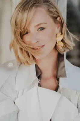 Authentische Portfolioaufnahmen eines Models beim Personal Branding Fotoshooting 