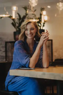 Authentische Portfolioaufnahmen eines Models beim Personal Branding Fotoshooting 