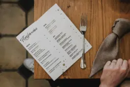 Detailaufnahme einer Speisekarte im Restaurant Gemmel in Saarbrücken 