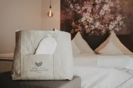 Atmosphärische Hotelfotografie von Zimmern und Spa 