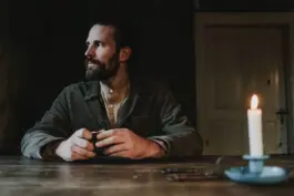 Porträt eines Mannes im natürlichen Licht - Fotografin im Saarland 