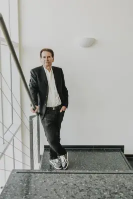 Portrait von Karl-Heinz Blessing, ehemaliger VW-Vorstand, fotografiert für den Spiegel.