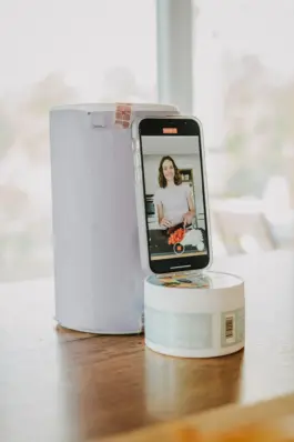 Spiegel-Portrait der Foodbloggerin Fit Green Mind im natürlichen Licht 